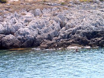 Mare dai mille colori presso Punta del Diamante dove alcune leggende narrano di un prezioso tesoro nascosto. (Verio e Virginia)